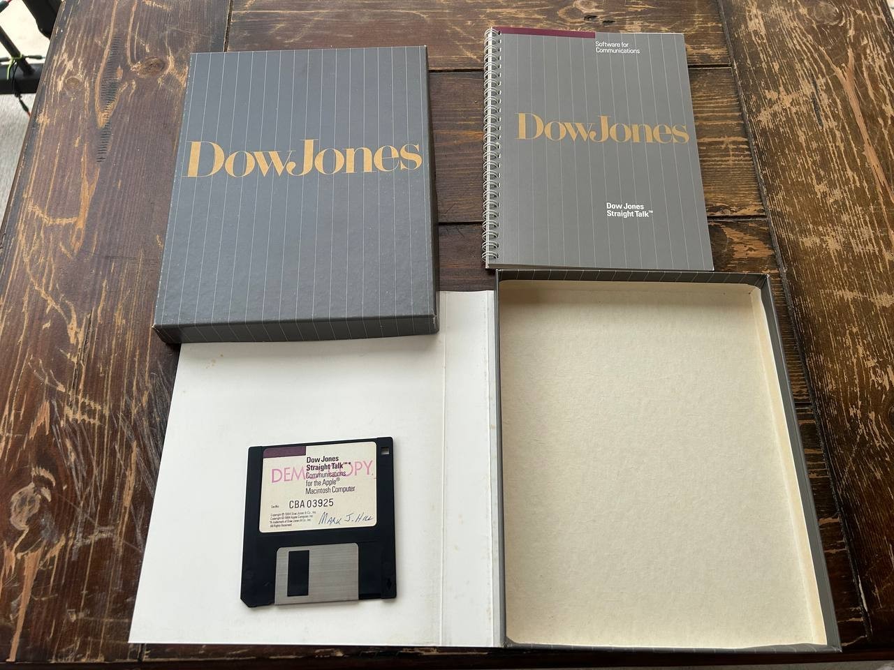 Dow Jones Straight Talk Demo Apple Macintosh 5.25 Floppy Disk Box Manual
