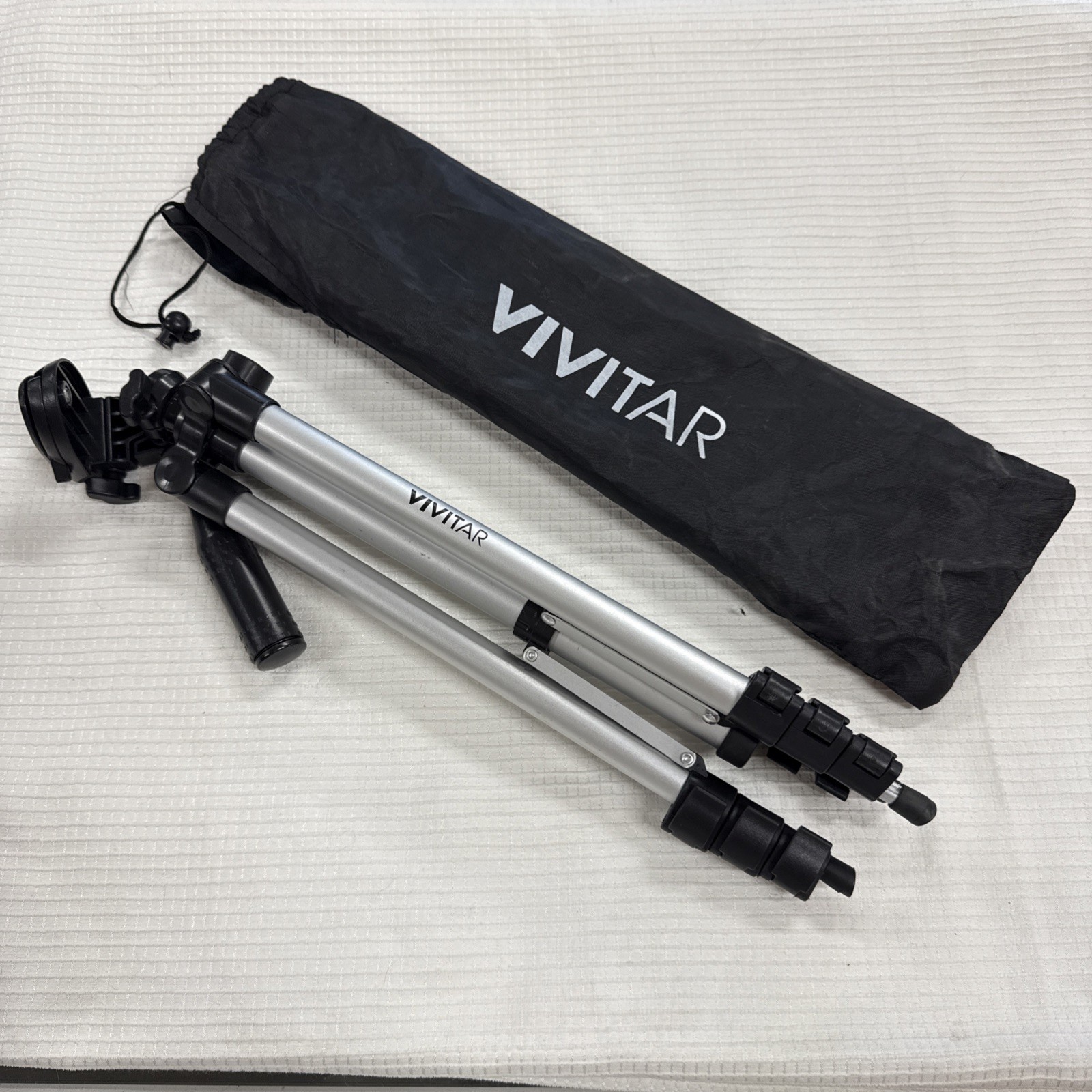 Vivitar Photo/Video Tripod 50" & Carry Case