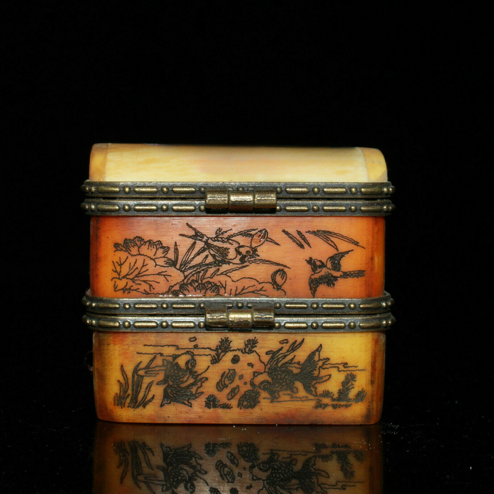 New Rare Small Unique    Plum  Box -