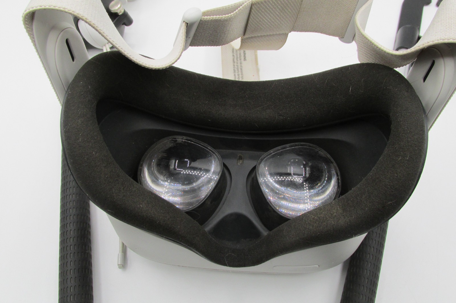 META OCULUS QUEST 1 HEADSET W/1 CONTROLLER WHITE & 2 STICKS!