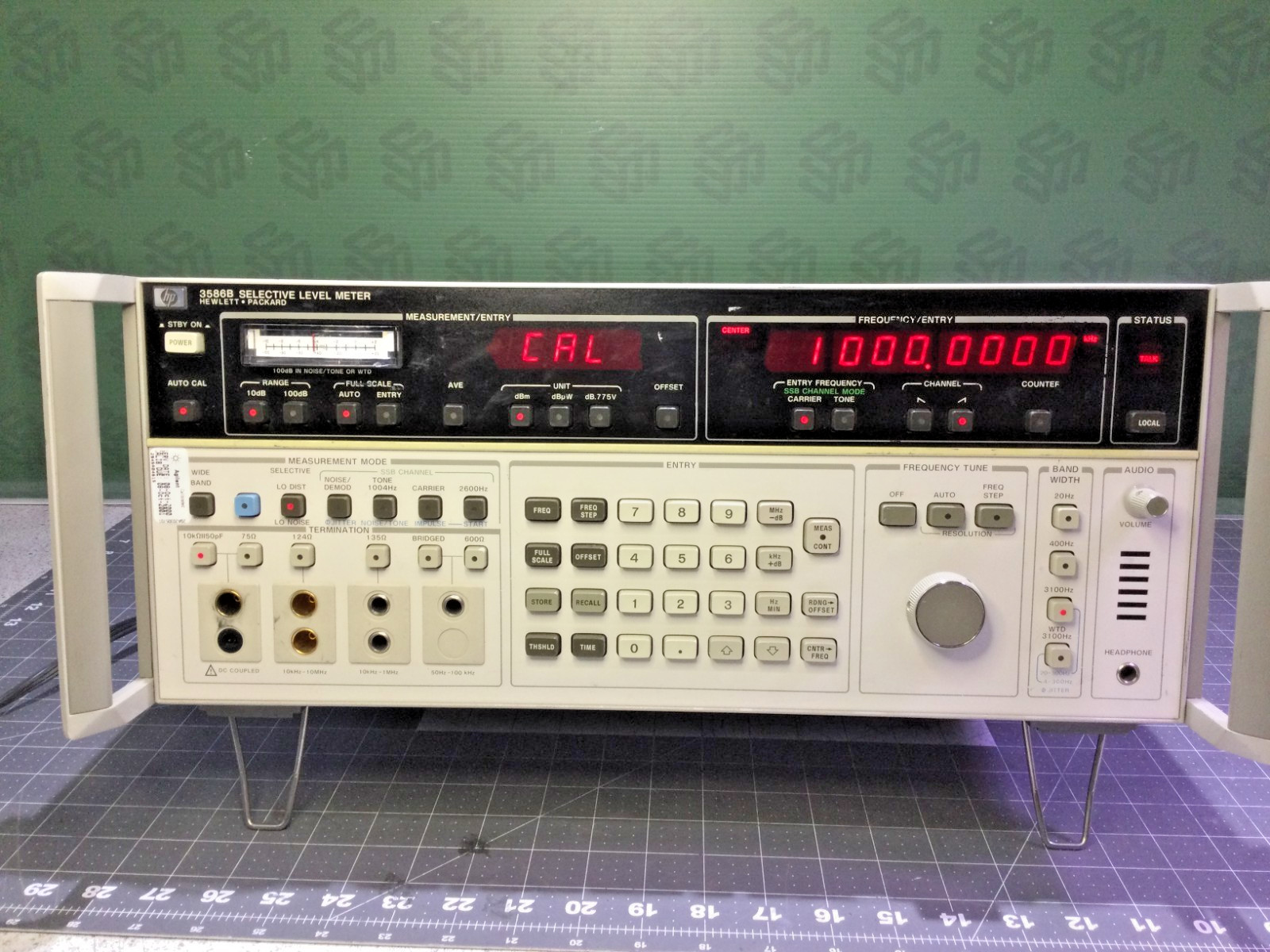 HP 3586B Selective Level Meter / Communications Test Set Tested Working HP-IB Op