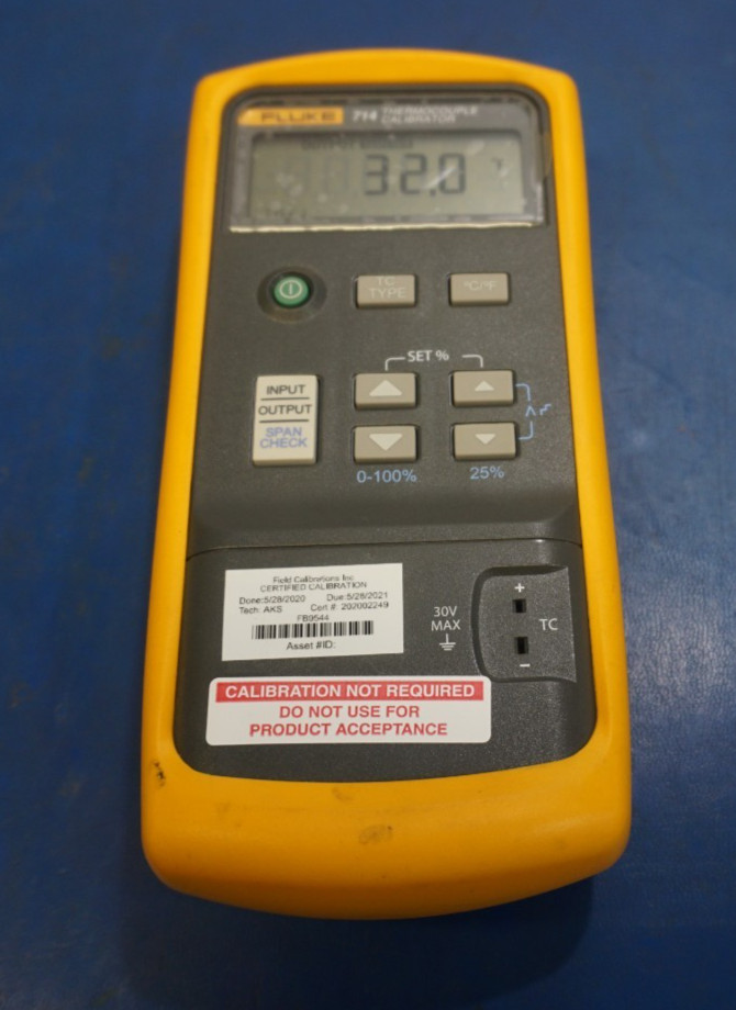 Fluke 714 Thermocouple Calibrator w/ Case