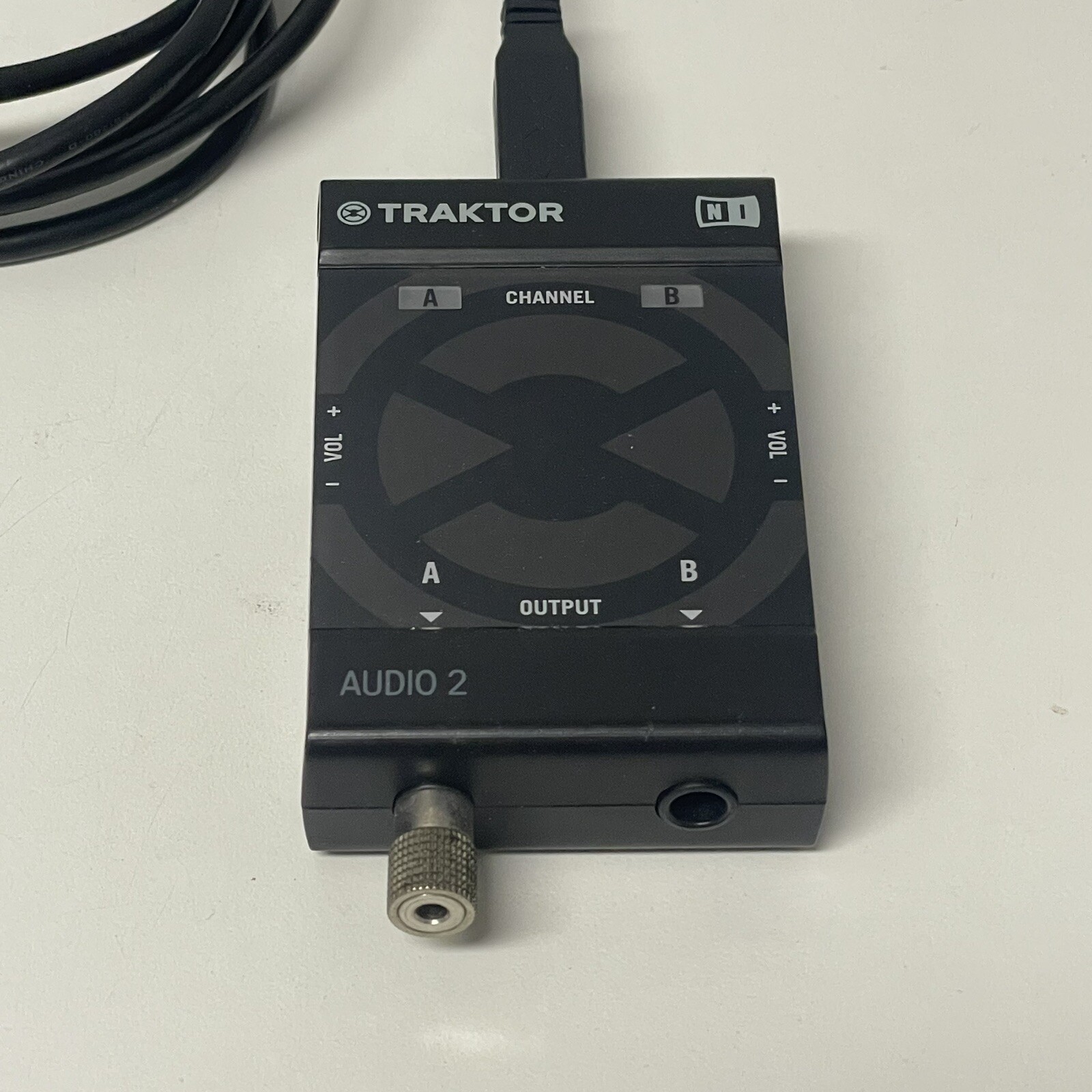 NATIVE INSTRUMENTS TRAKTOR AUDIO 2 HW DJ Interface with Cord Adapter