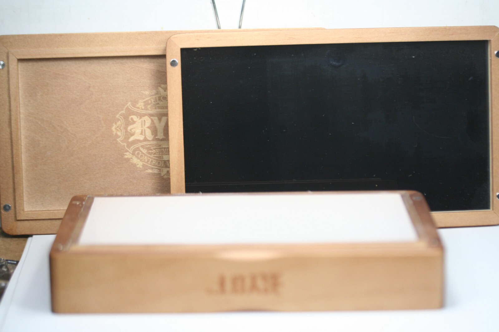 RYOT 4x7 Solid Humidor Walnut Premium Wooden
