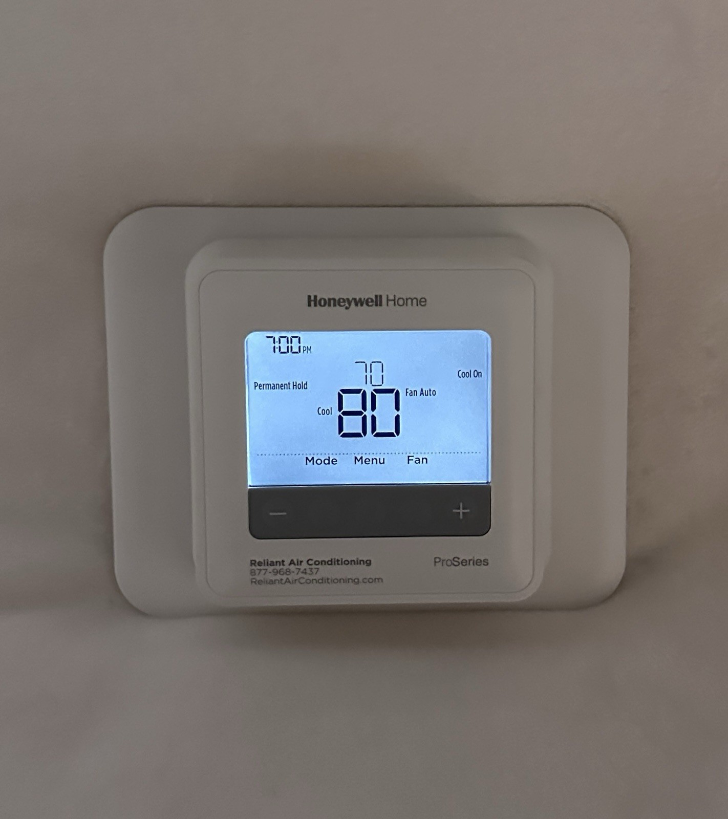 Honeywell T4 Pro Series Programmable Thermostat TH421OU2002