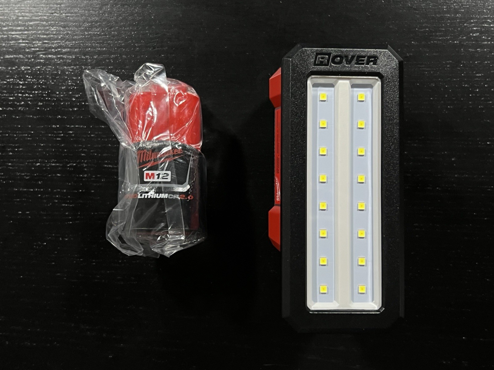 Milwaukee M12 ROVER 12V 700 Lumens Flood Light & 2ah Battery 2367-20-48-11-2420