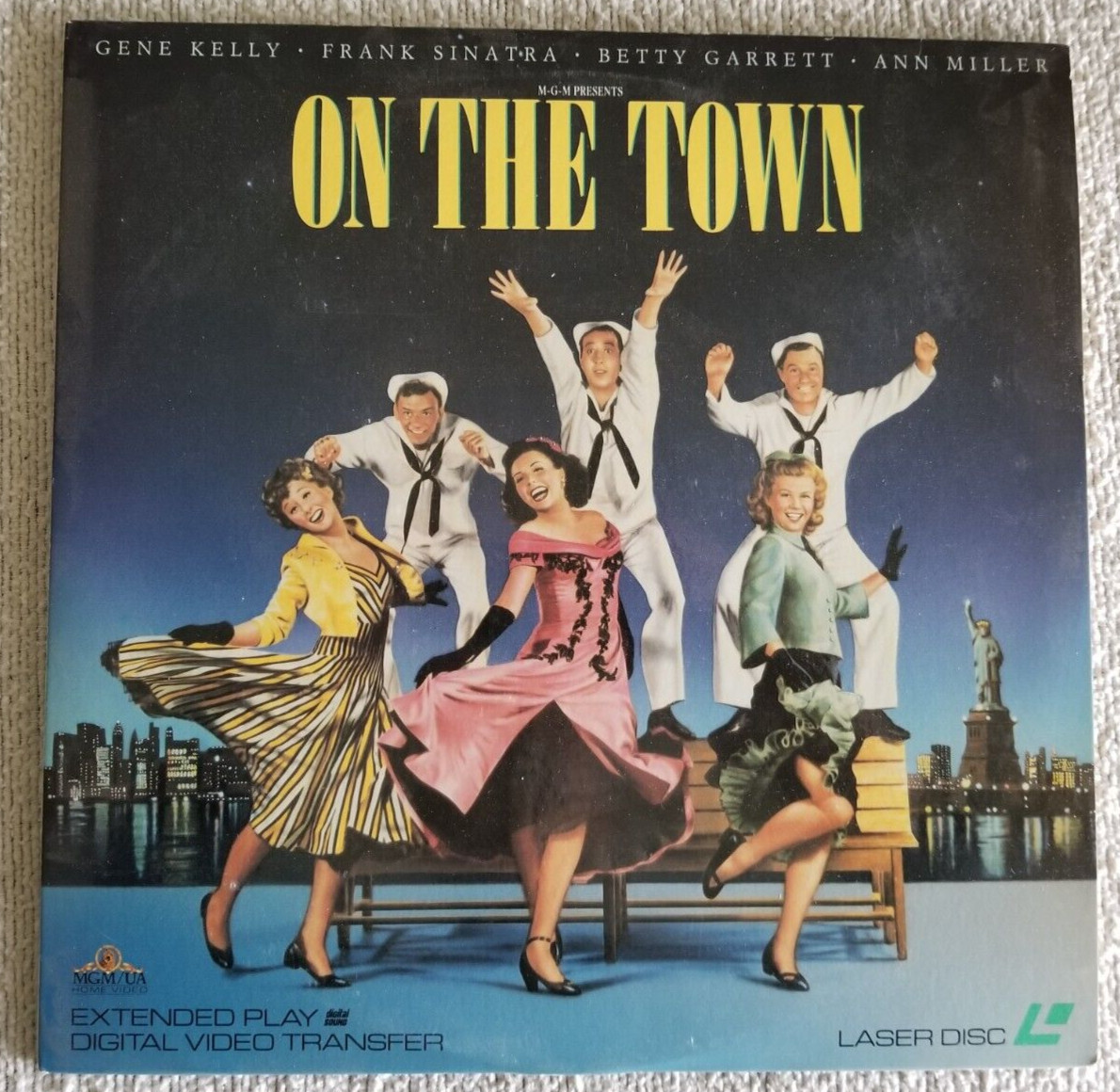 Gene Kelly Frank Sinatra - On The Town " MGM Laser Disc " 1990 Preowned-NiceDisc