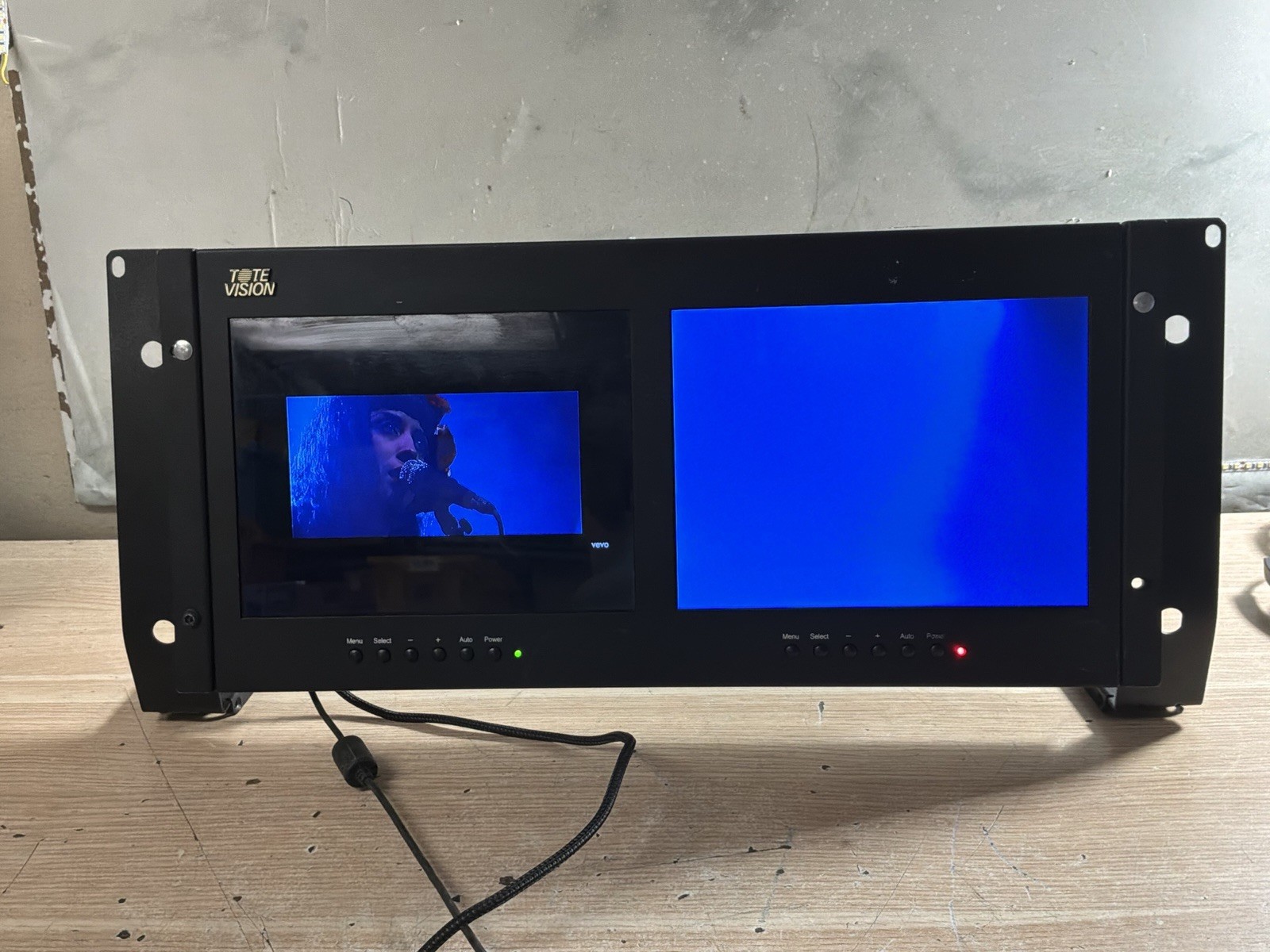 ToteVision  9.7” LED - 1002HD2 / Dual  Monitor / JUA3715