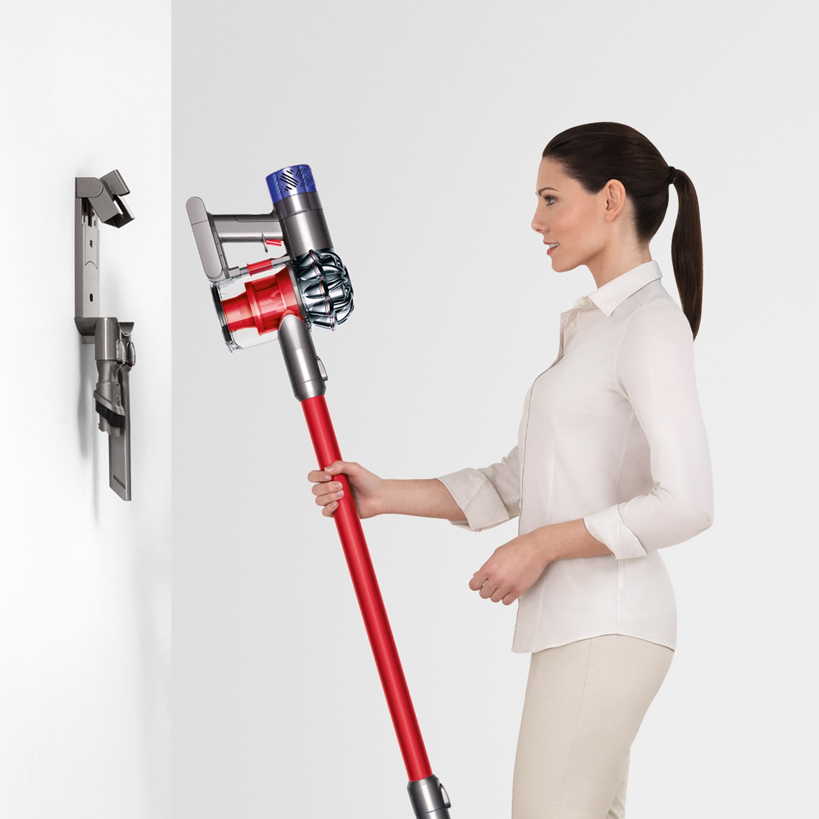 Dyson V8 Fluffy Cordless Vacuum | Red | Refurbished