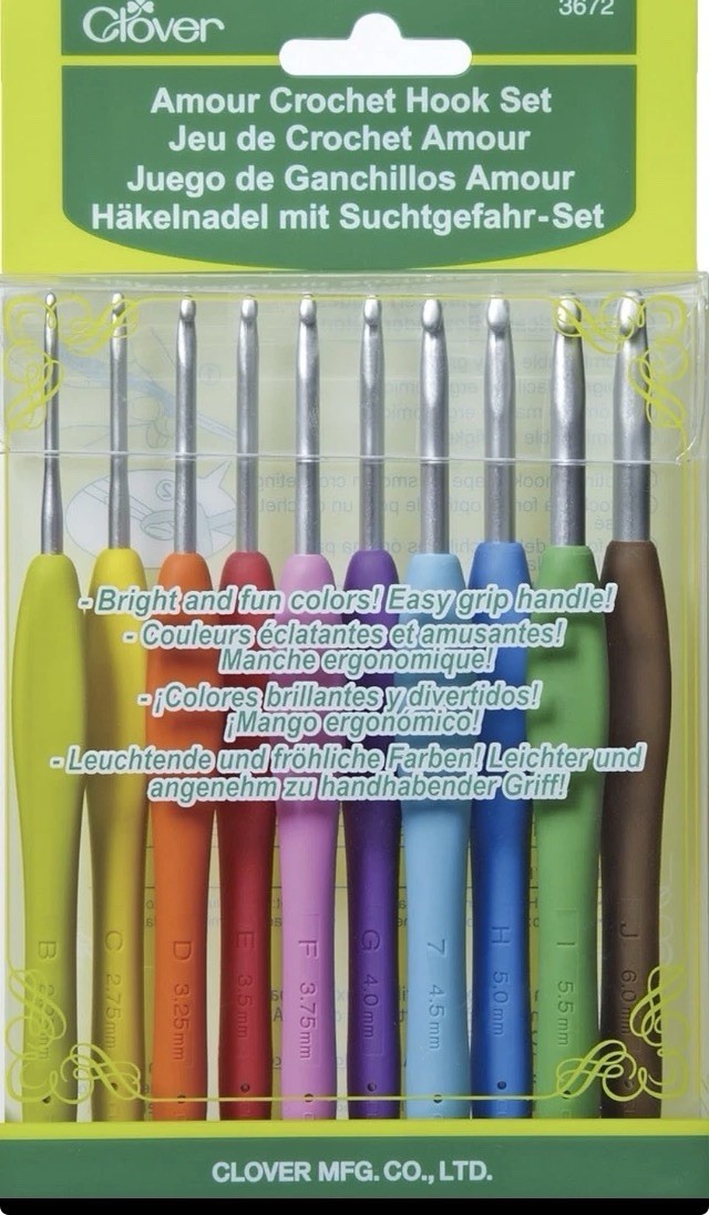 CLOVER Amour Crochet Hook Set ~ 10 Sizes ~ Comfort Grip Handles 118la