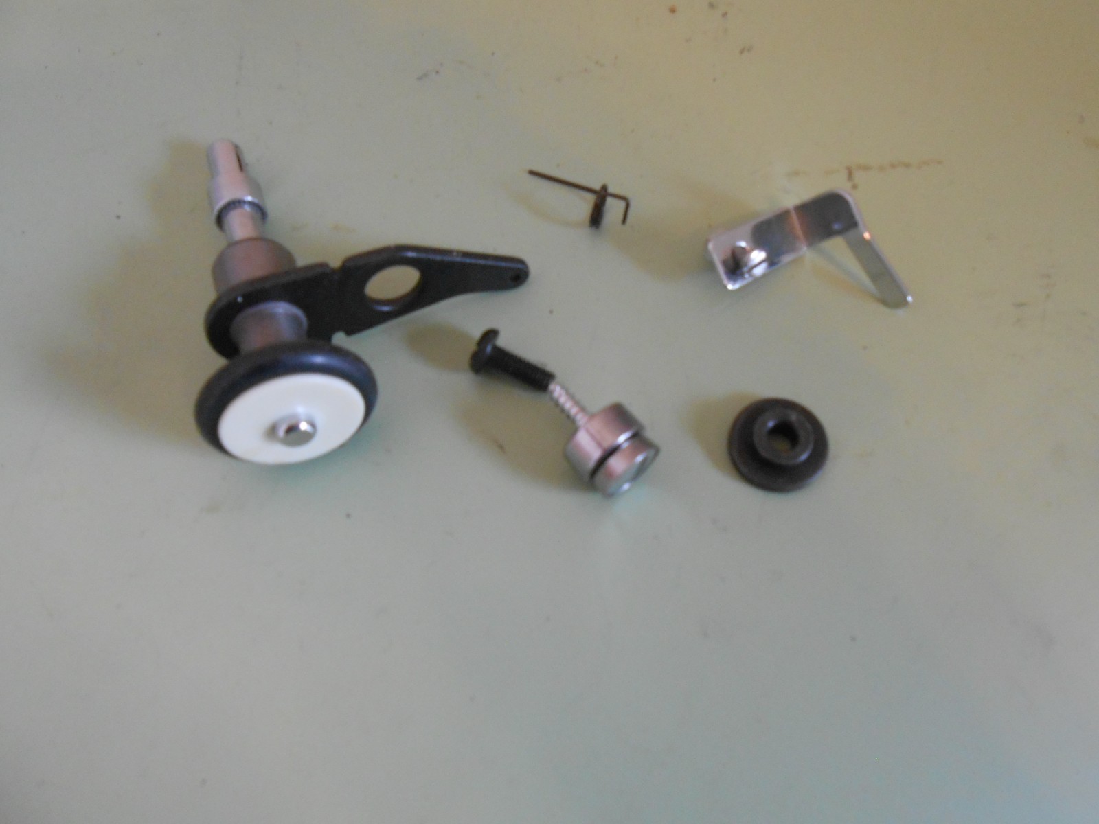Singer Model 9030-5932 Sewing Machine Bobbin Winder Tested