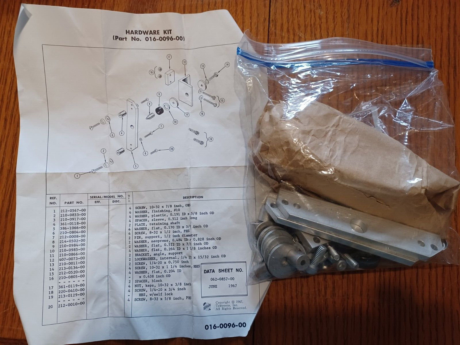 016-0096-00 Tektronix  Hardware Kit, Rackmounting, Rear