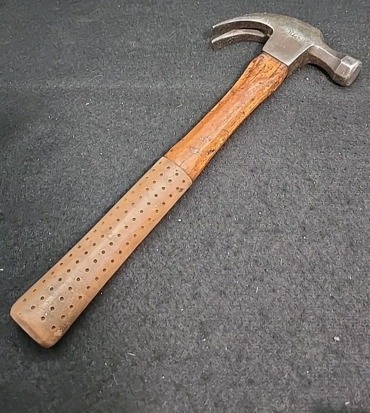 Vintage Belknap Claw Hammer (@178)