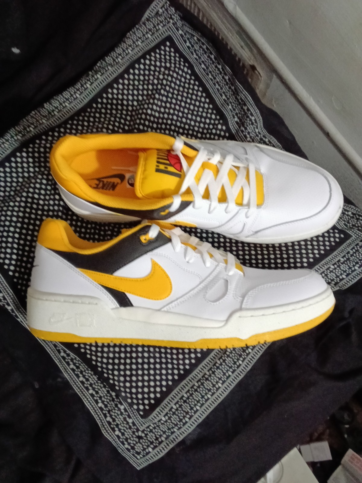 Nike Full Force Low White University Gold Size 12