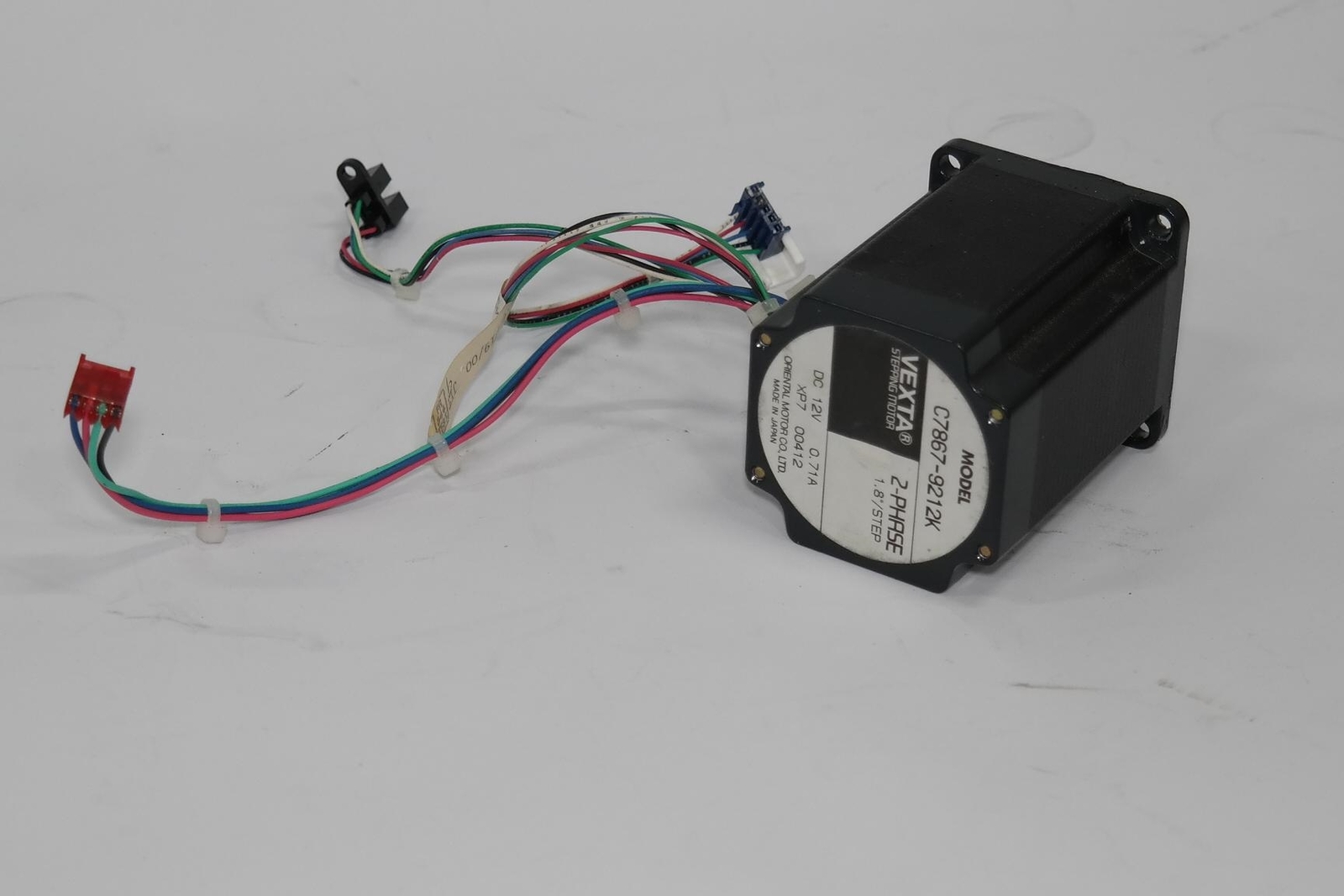 ORIENTAL MOTOR CO. VEXTA STEPPING MOTOR 2-PHASE 1.8 STEP C7867-9212K 12V .71A