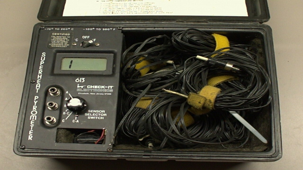 CHECK-IT ELECTRONICS MODEL 613 SUPERHEAT PYROMETER (b63)