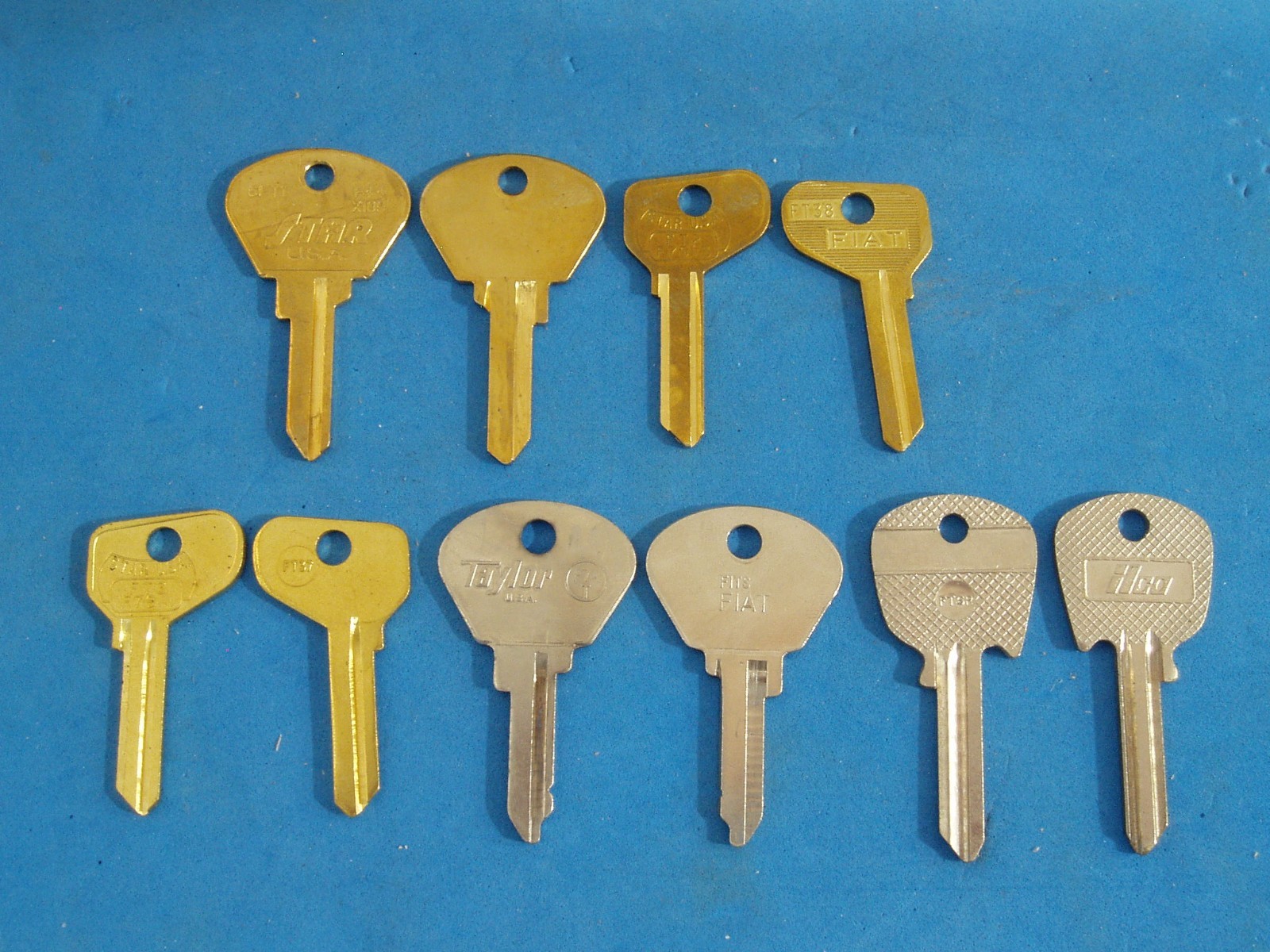 LOT OF TEN PIECE CLASSIC FIAT KEY BLANKS LOCKSMITH VINTAGE AUTO
