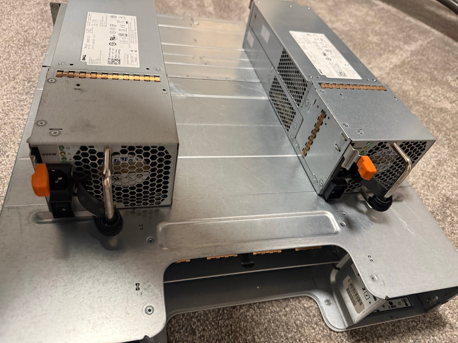 Dell PowerVault MD3800i 12x3.5" Storage Chassis w/ 2x PSUs + 12 Caddies