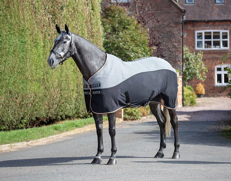 SHIRES EQUESTRIAN TEMPEST ORIGINAL THERMO BALANCE RUG (SIZE 66")