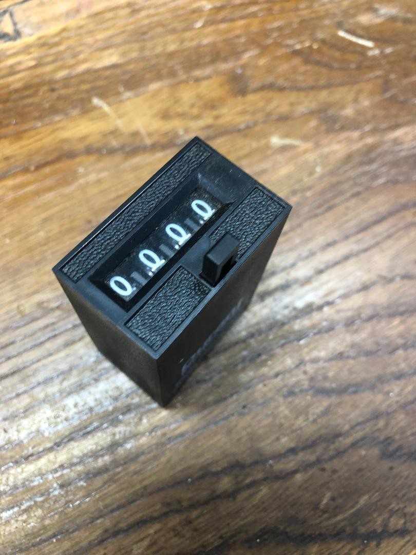 Durant Eaton 4-Y-41312-424-MEQ Electromechanical Counter 4 Digits 6VDC 3 WATTS
