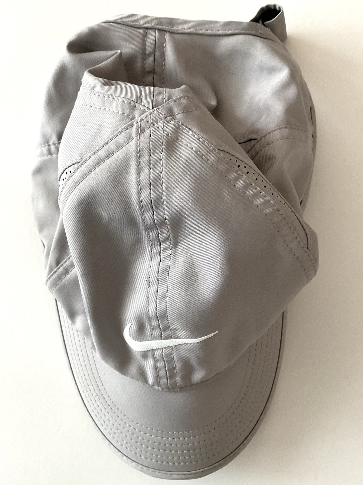 Nike Featherlight Dri Fit Light Gray Adjustable Strap Back Running Cap Hat