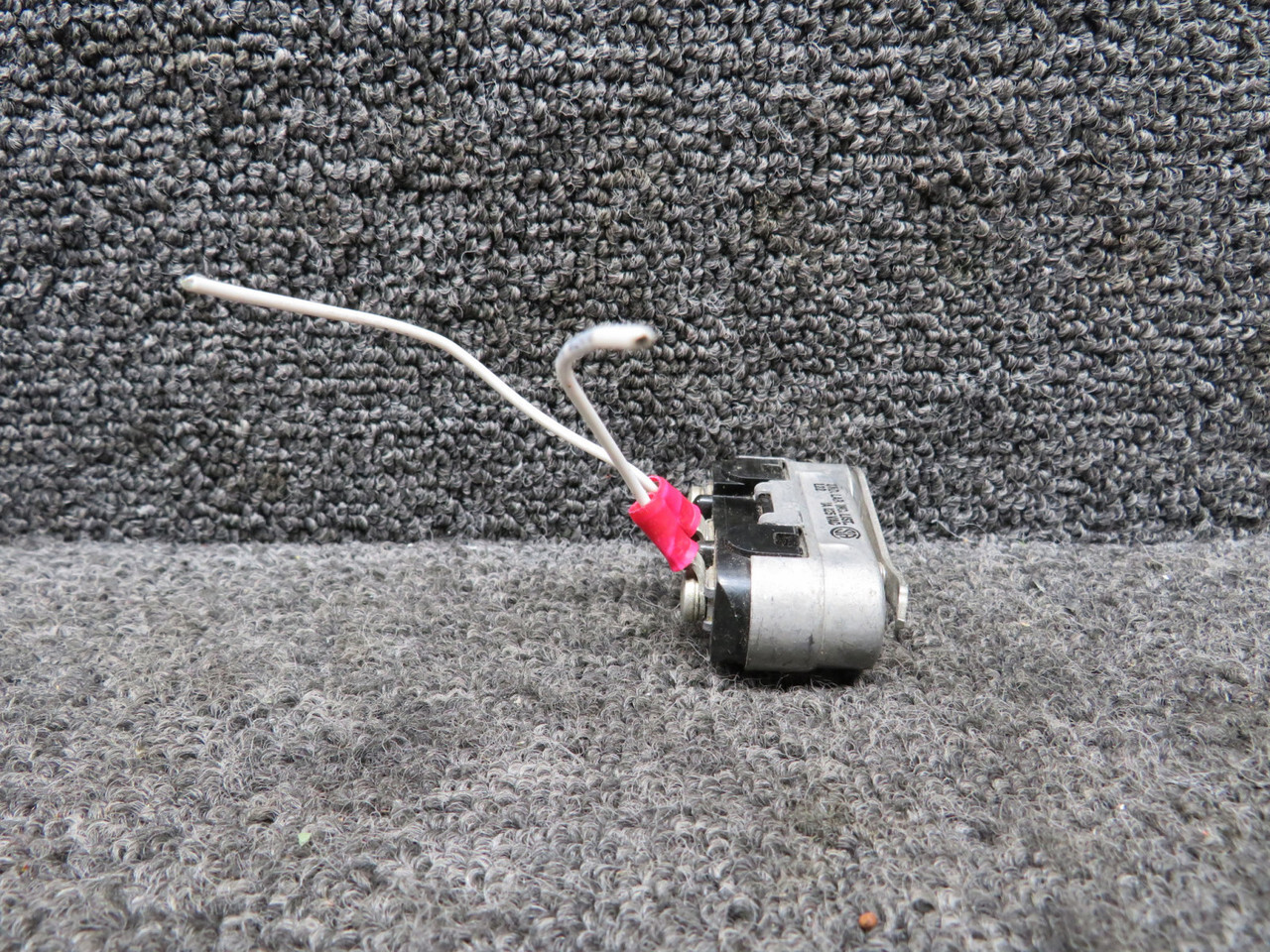 1HS6 (Alt: MS25011-2) UND Lab Inc Switch