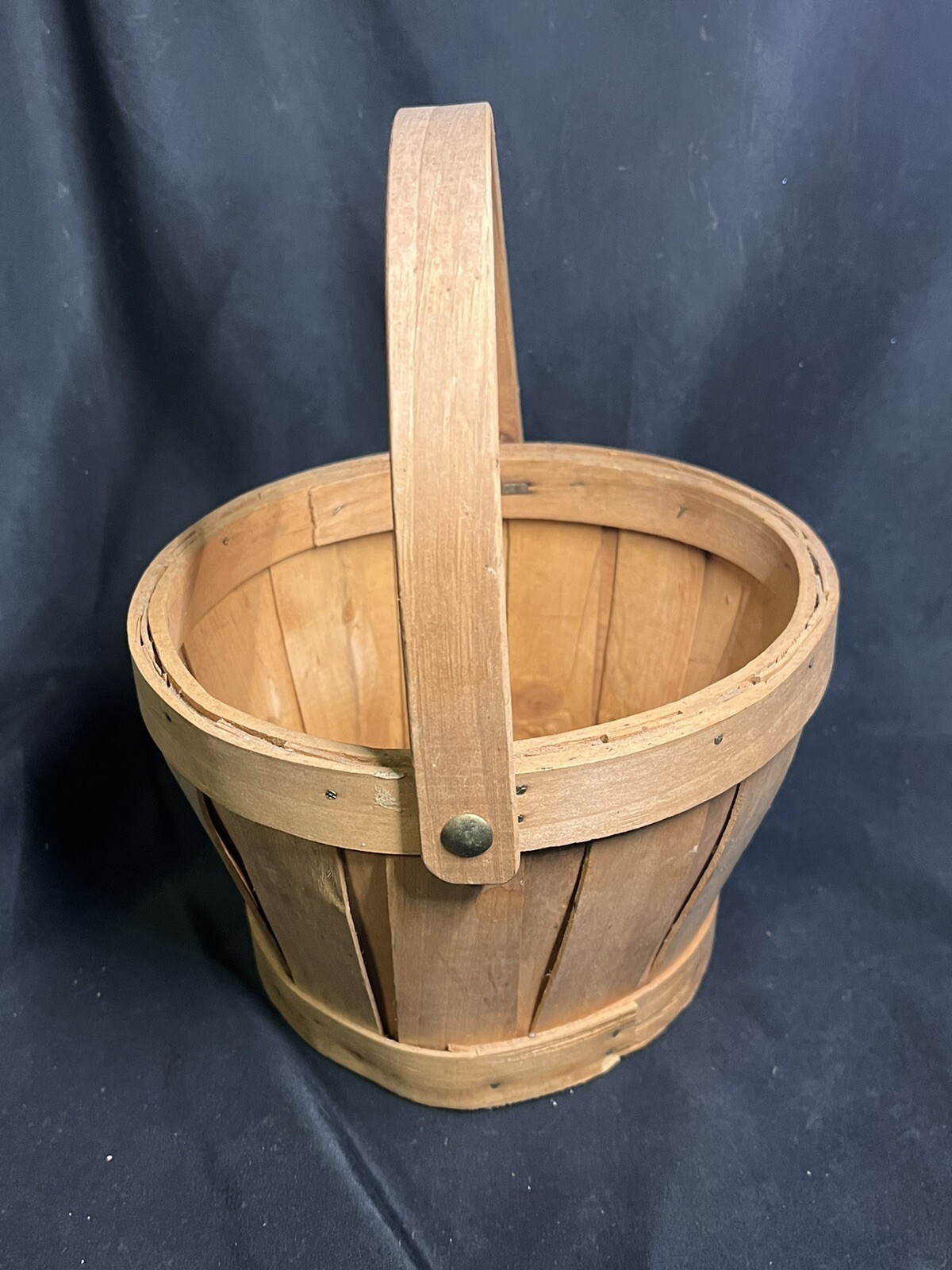 VINTAGE WICKER BASKET WITH HANDLE 7”