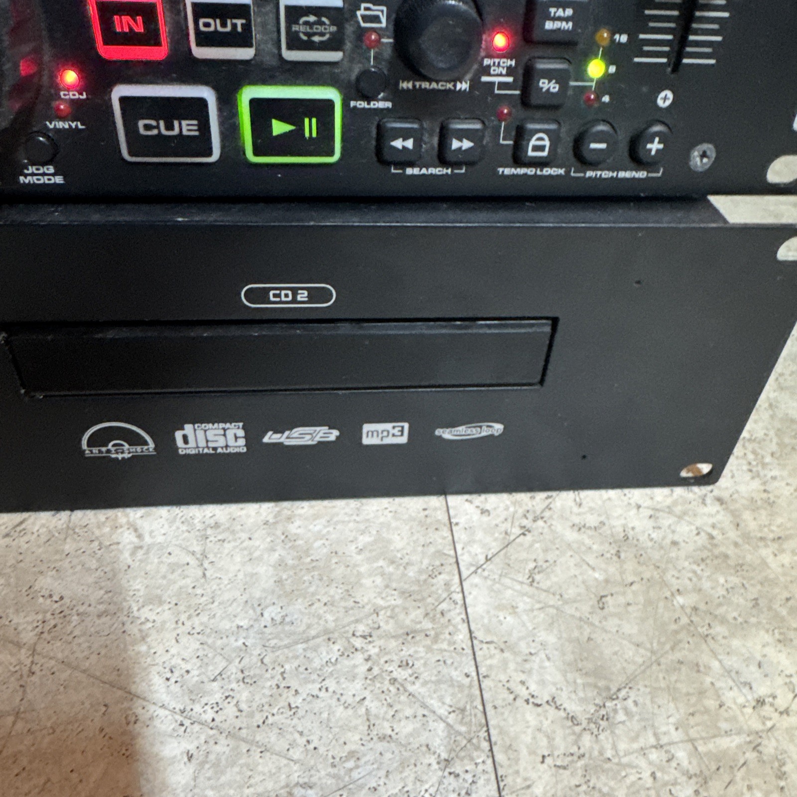 American Audio UCD-200 MKII DJ Controller CD Player WITH CABLE turns on *read*