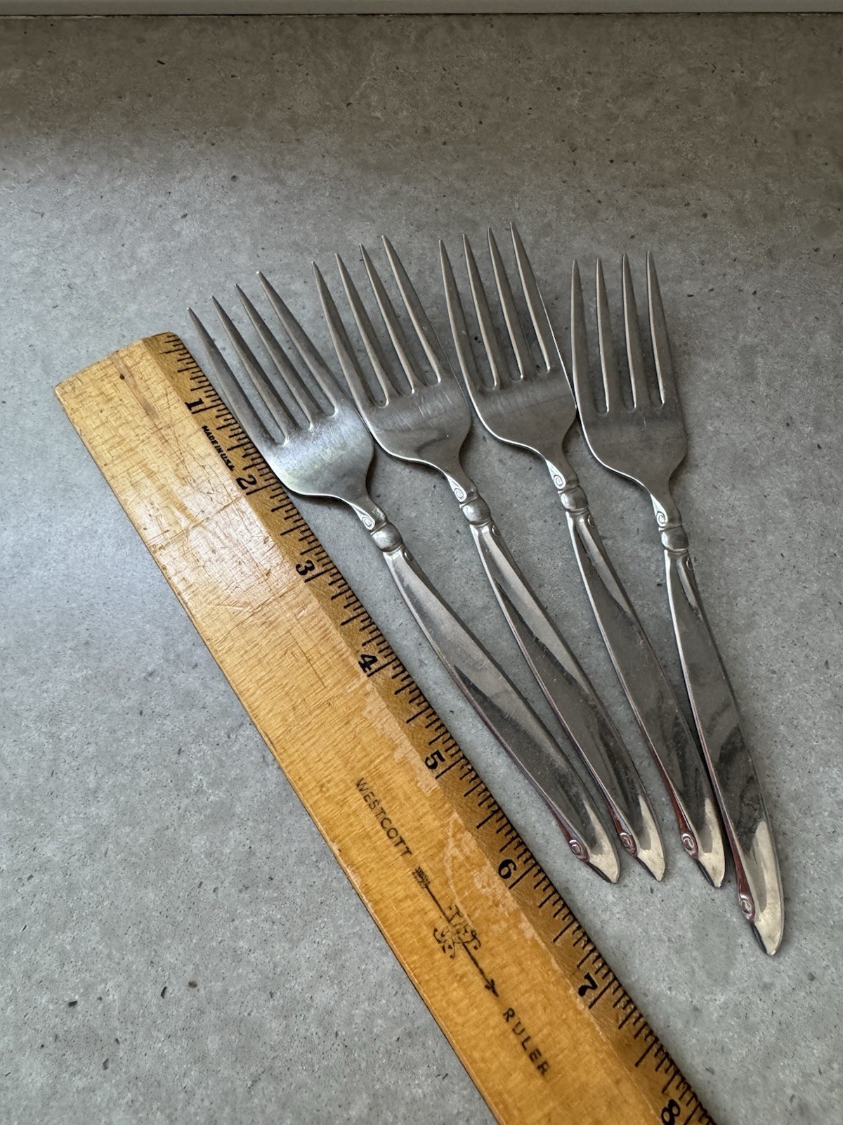 Oneida USA Rogers Flair Pattern Stainless Flatware Complete Service for 4 20 Pcs