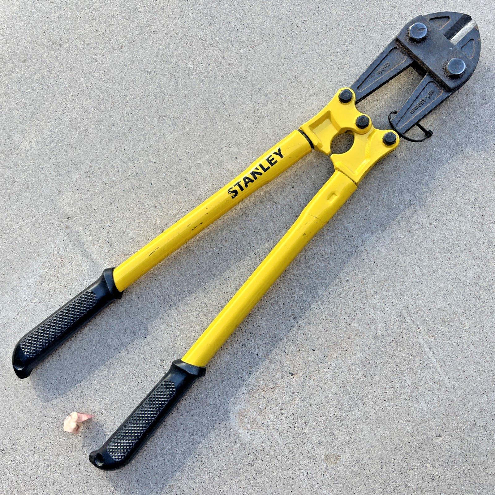 STANLEY  18" BOLT CUTTERS  USED