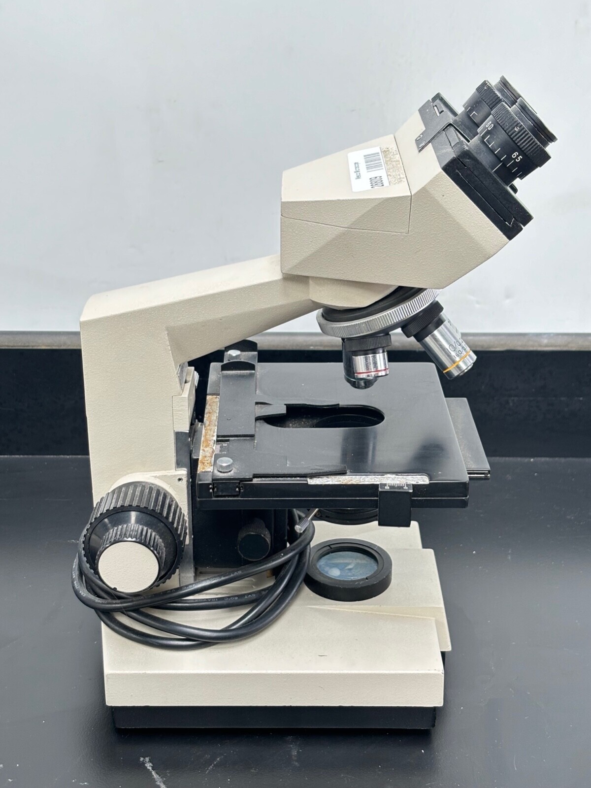 WESCO VU2300 Binocular Compound Microscope with 4X, 10X, 40X, 100X Objectives