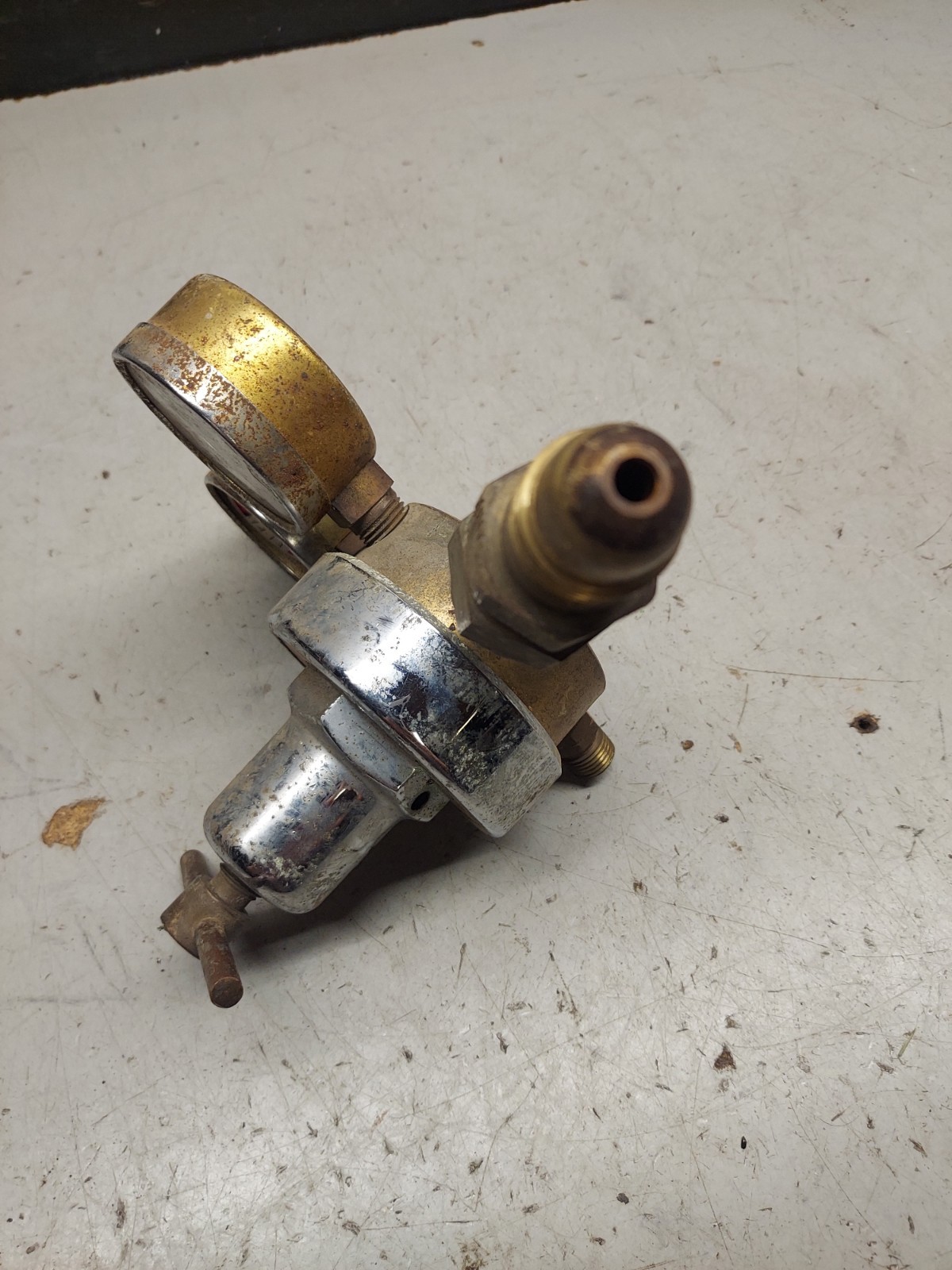 Harris Regulator Model No 25-45 Used