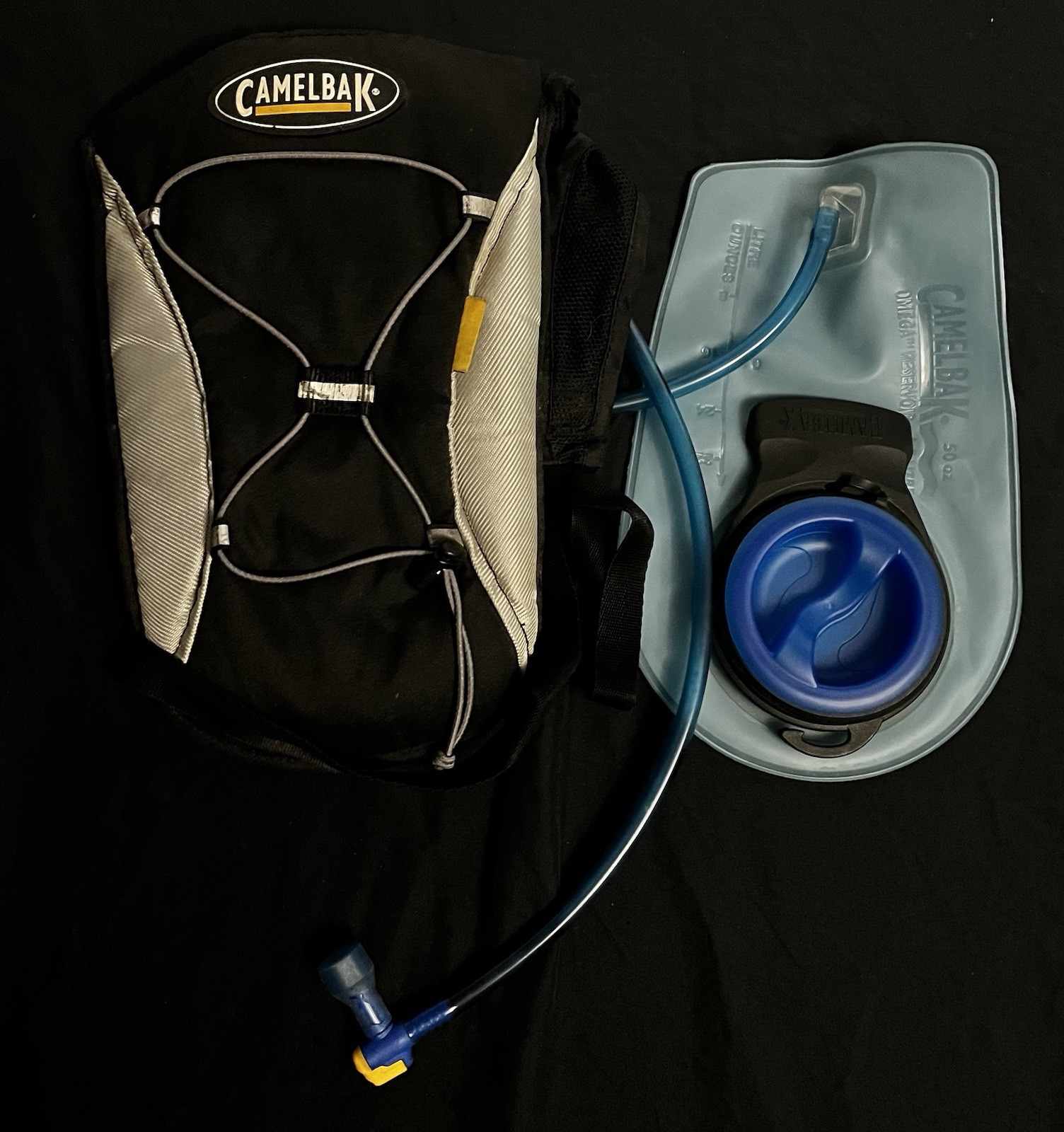Camelbak Hydrobak Hydration Backpack W/ 1.5 Liter Bladder Hiking Cycling