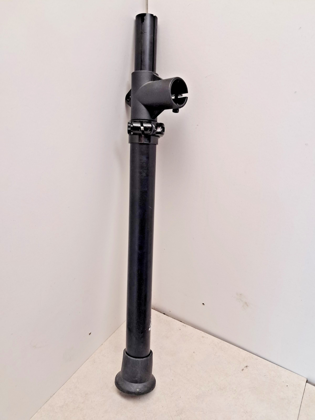 Alesis DMLite DM Lite Quick Release Leg with additional clamp as shown.