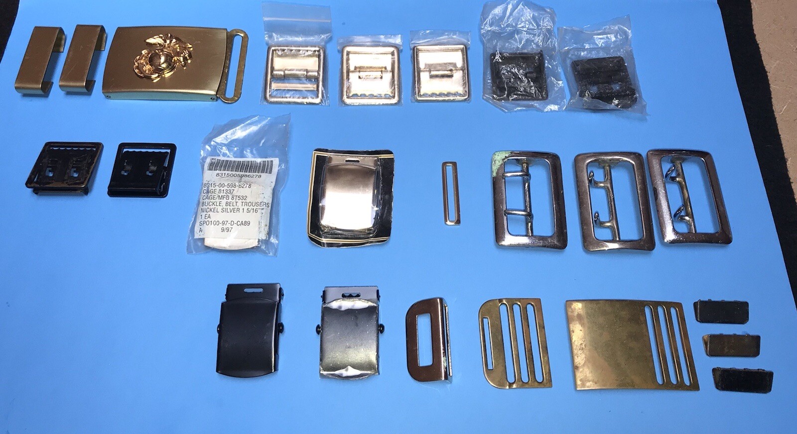 BELT BUCKLES, HUGE LOT OF 20+ US GI SURPLUS, BRASS BUCKLES & PARTS LOT!