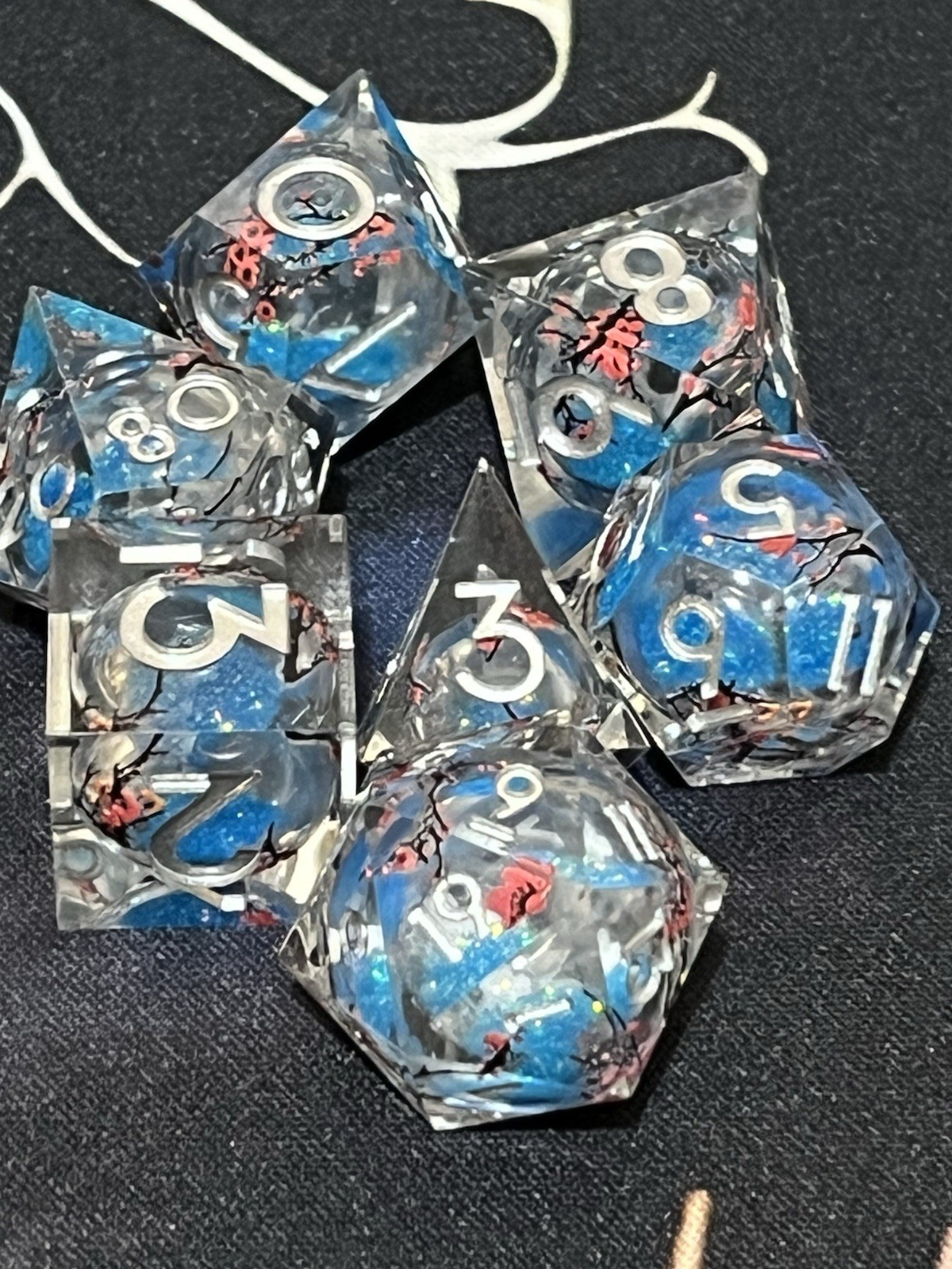 DND 7 Dice Set Sharp Beautiful Flower Dice, Liquid Core w/ bag.