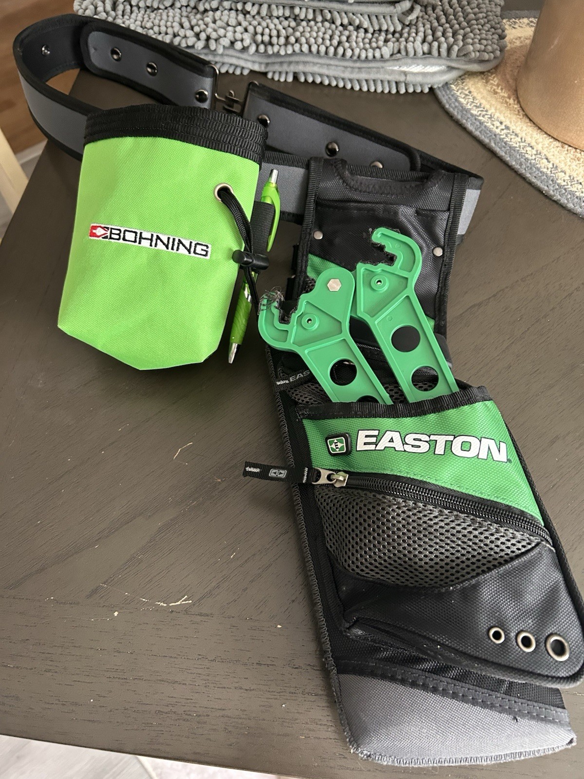 Easton Green/Black Belt Archery Quiver w/ Bohning Accessory Pouch