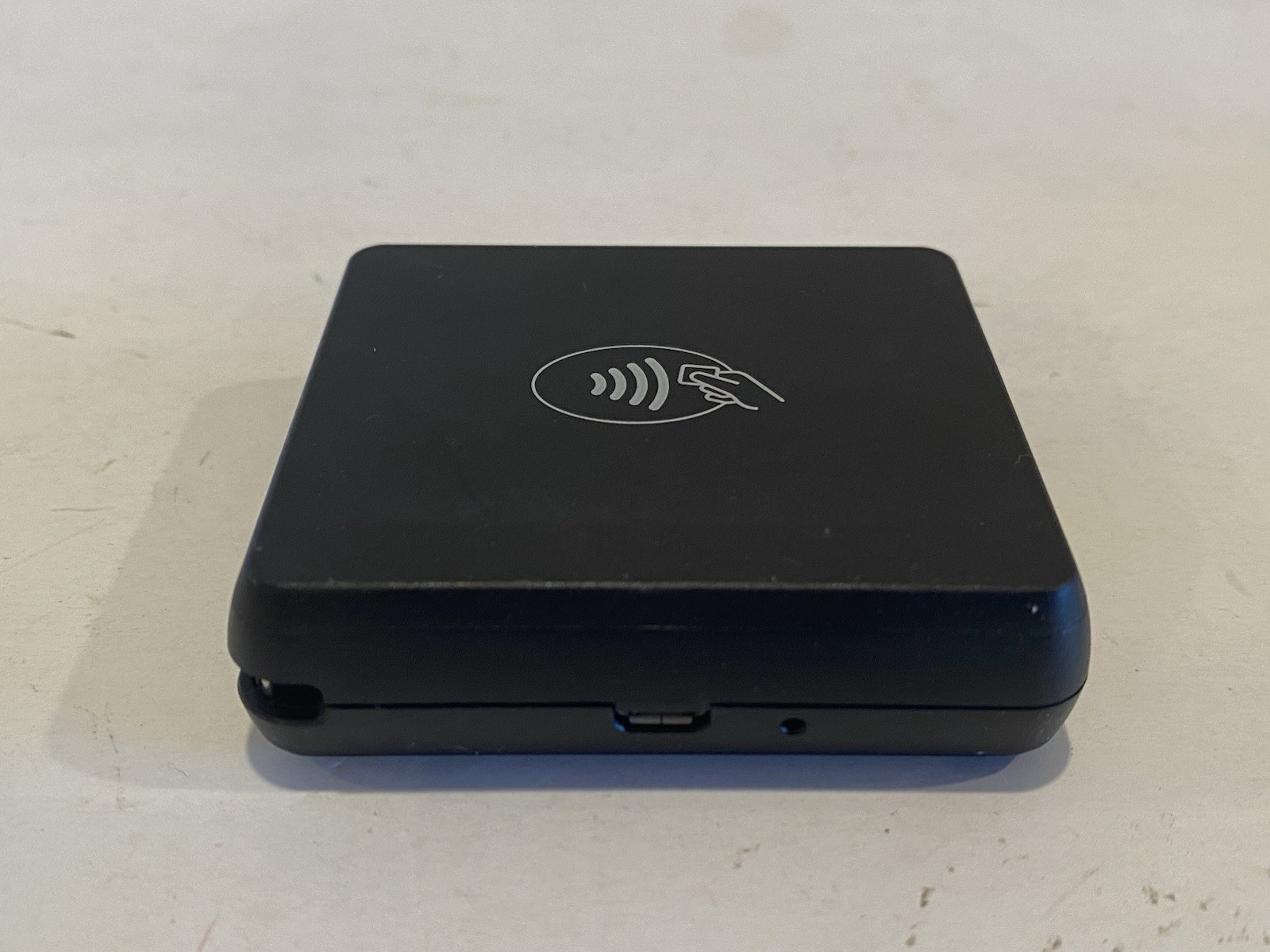 Bbpos CHB20 Chipper BT Bluetooth NFC Card Reader 2AB7X-CHC2XBT With USB Dock