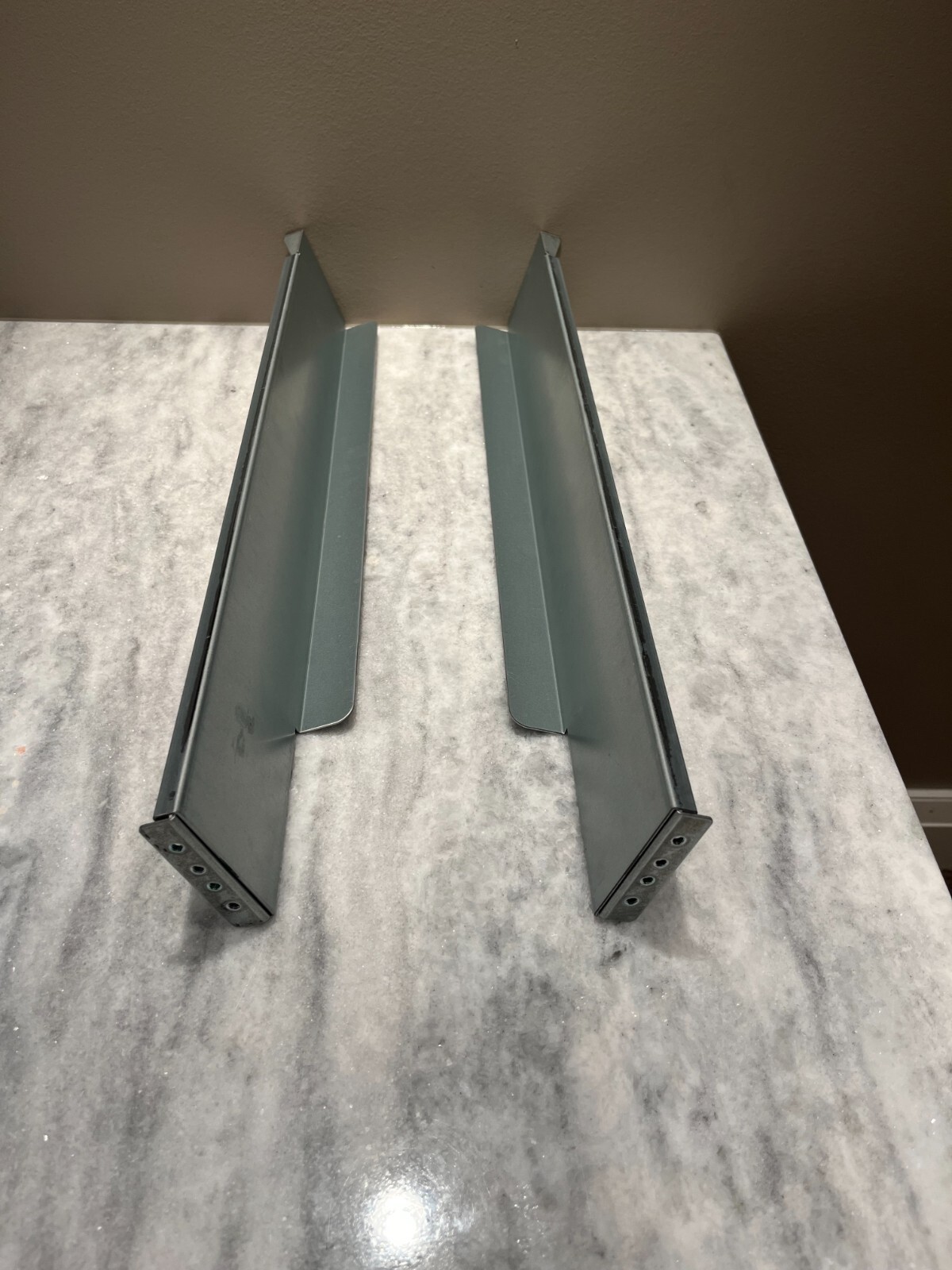 Universal 4-post Rack Mounting Bracket