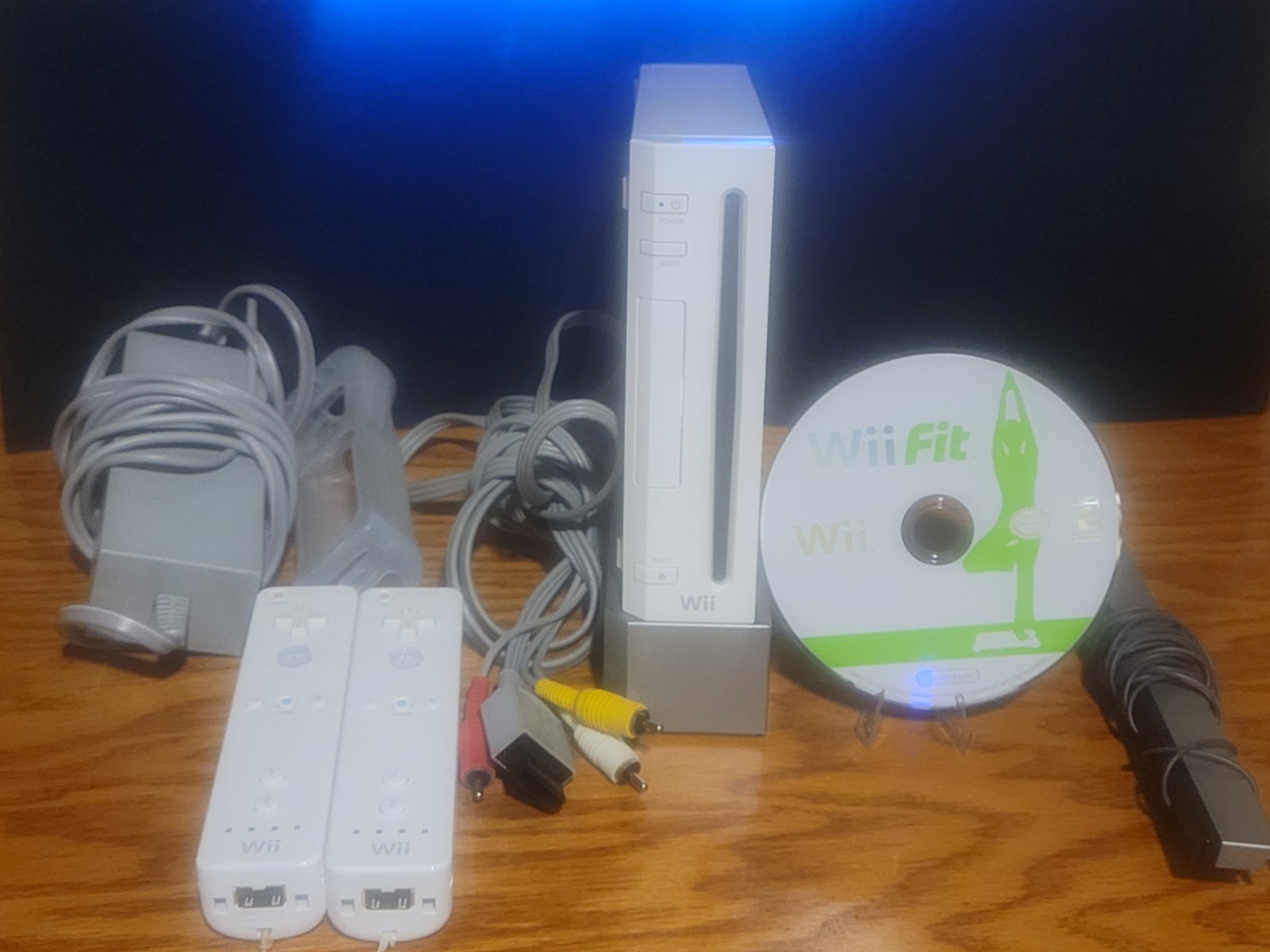 Nintendo Wii w/2 Wii Remotes, Wii Fit, Tennis Golf Baseball And Wheel Adapters
