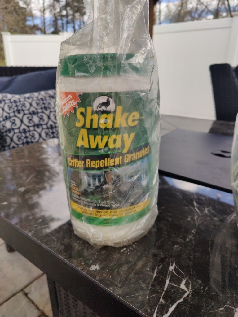 Shake Away 5006258 Fox Urine Granules, 5-Pound