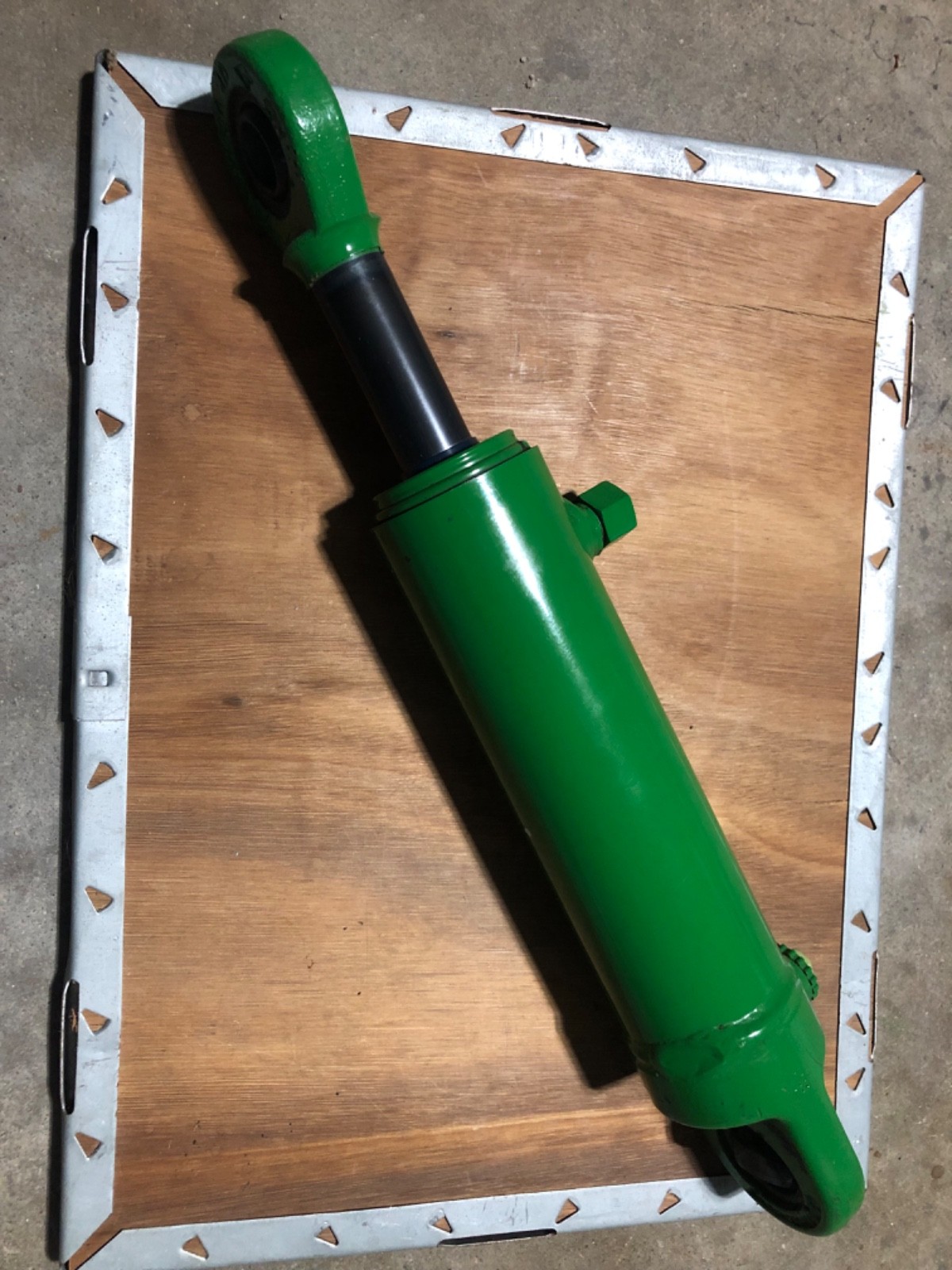 John Deere AHC10313 hydraulic cylinder