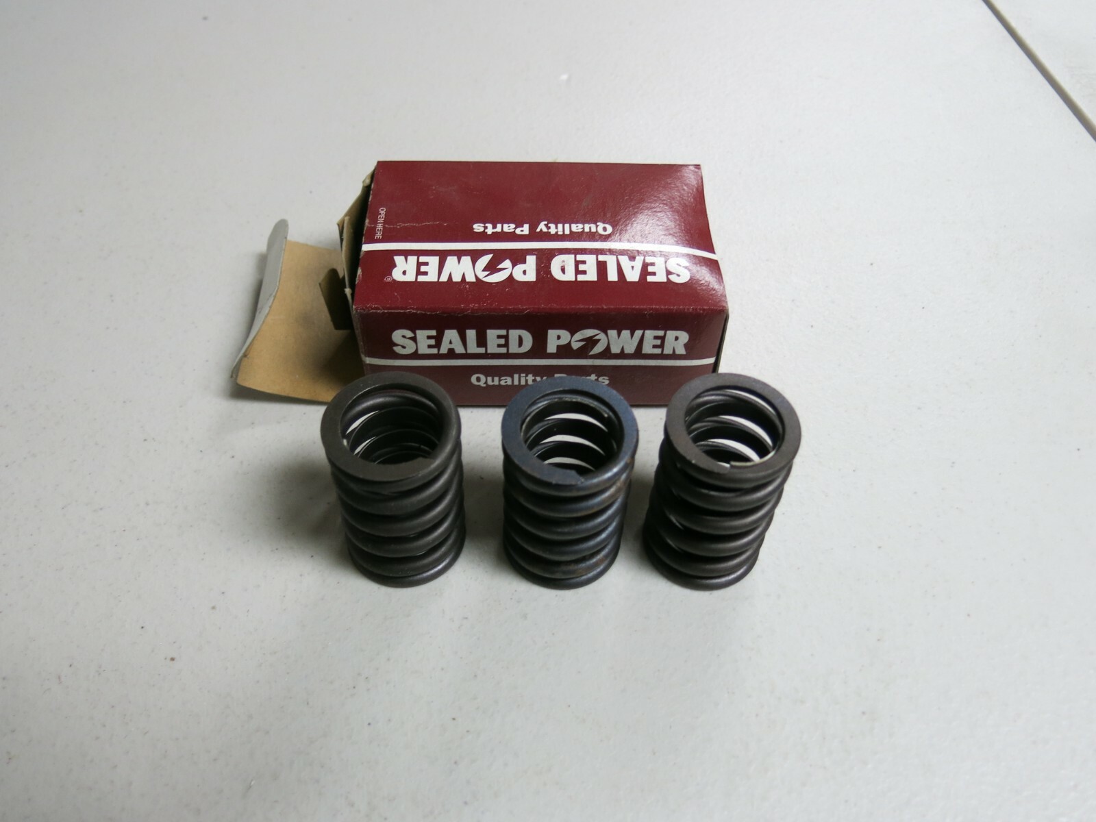Sealed Power Engine Valve Springs 3 Pcs (VS615)