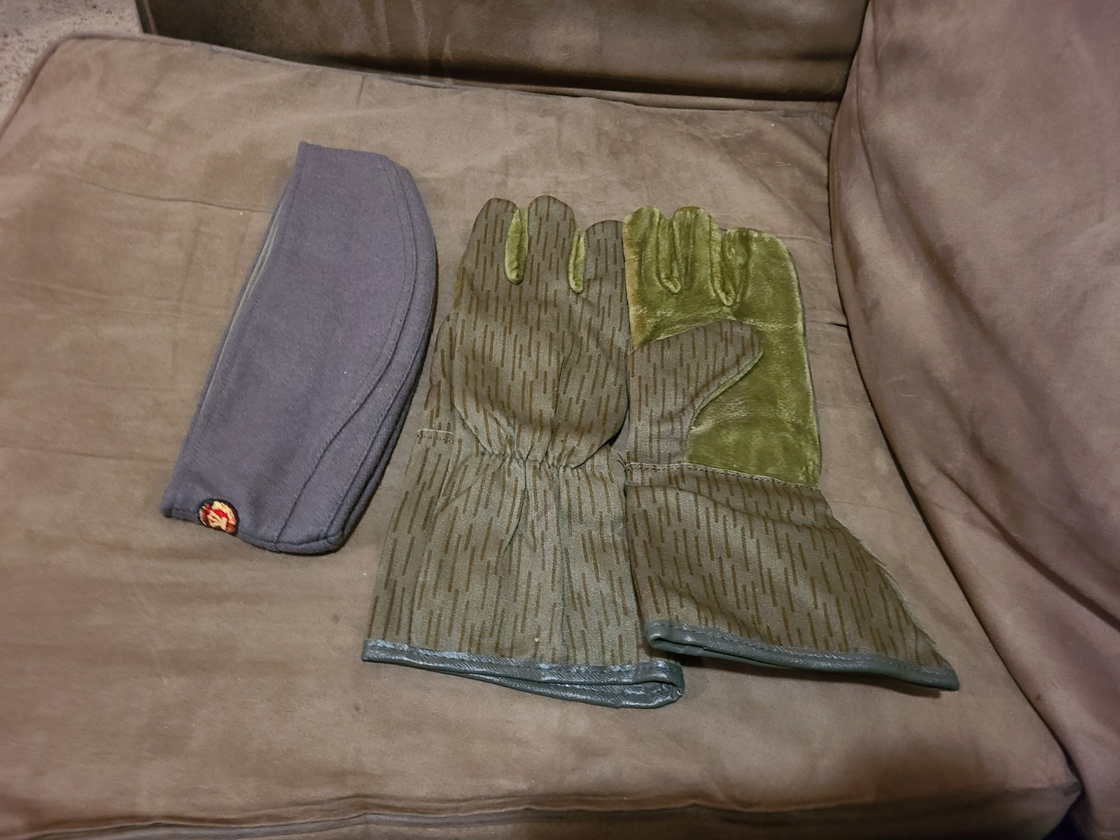 East German Army Gloves (Size 2) and Hat (57)