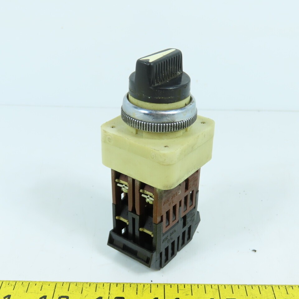 Fuji AH30-P1 3-Position Spring Return Selector Switch 600VAC 10A