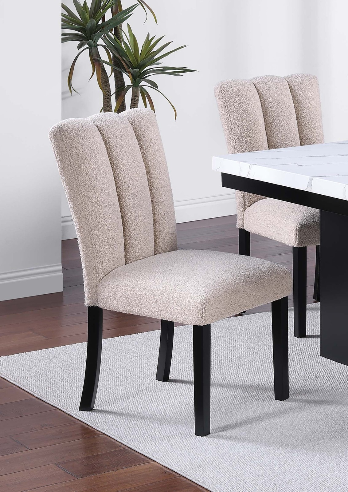 Classic Two-Tone Design White Faux Marble Top Dining Table 4x Side Chairs Benc