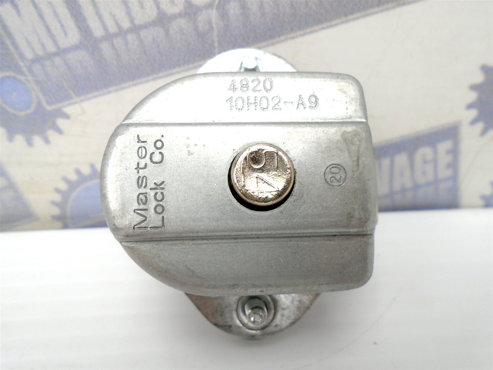 MASTER LOCK - 1654 - BUILT IN COMBO LOCK for RH Hinged LOCKER w/COMBO & NUTS NEW
