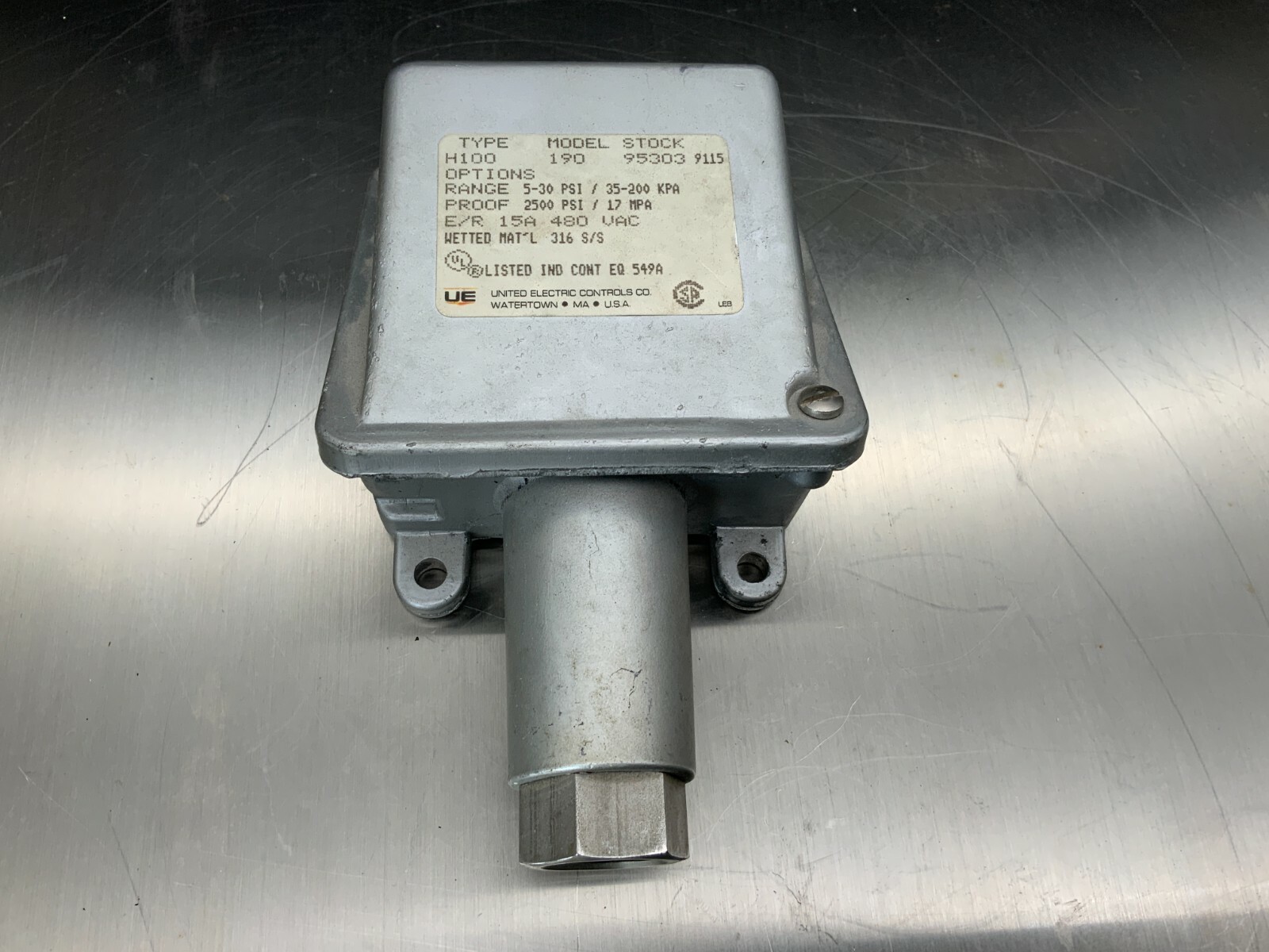 United Electric Controls Type H100 Model 1900 Pressure Switch