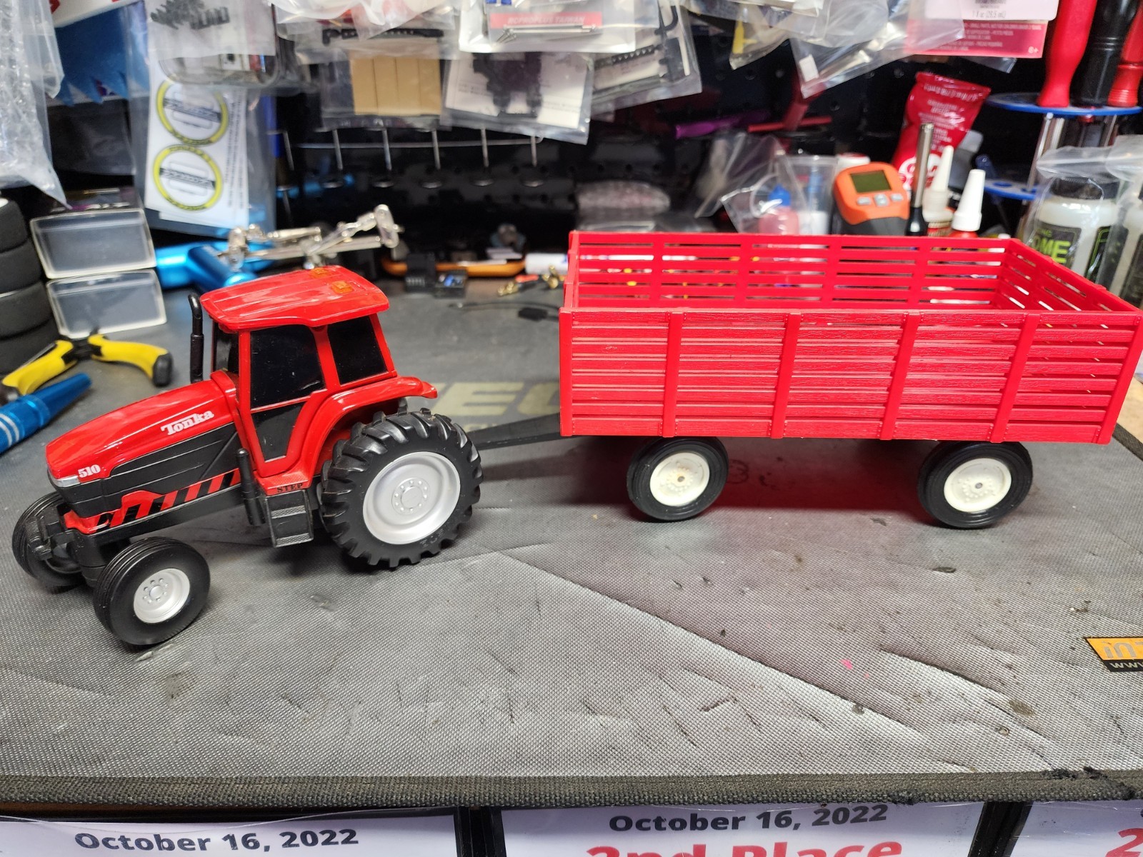 2001 Maisto Hasbro TONKA Plastic/Diecast 510 Toy Tractor IH JLE ERTL Trailer