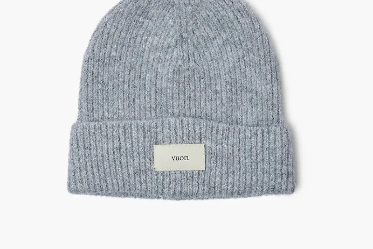 VUORI Unisex Label Beanie  Ultra Soft and Comfortable Light Heather Grey NEW!
